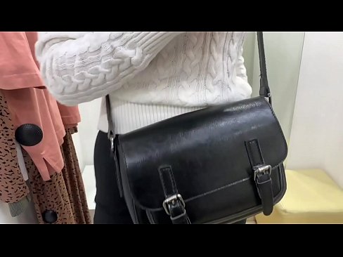 ❤️ Masturbasyon piblik nan jenn femèl FeralBerry ak yon gode nan sal la Fitting ❤️ Porno nan ht.niceporn-tv.ru ❤