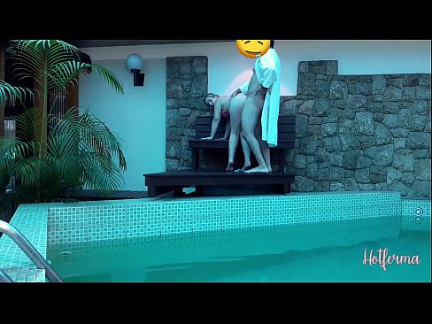 ❤️ Bòs envite sèvant nan pisin lan, men li pa t 'kapab reziste yon cho ❤️ Porno nan ht.niceporn-tv.ru ❤